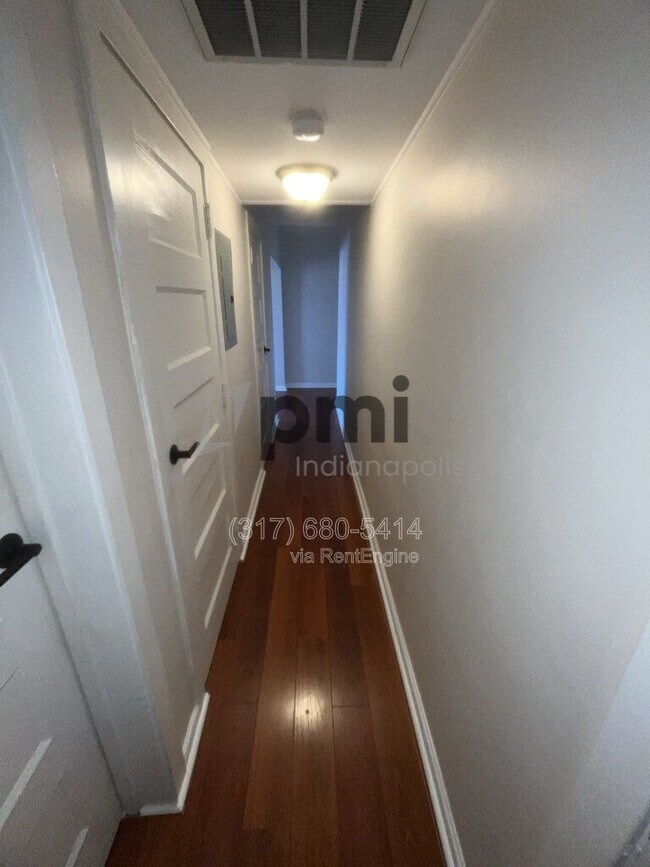 Building Photo - 402 N Delaware St