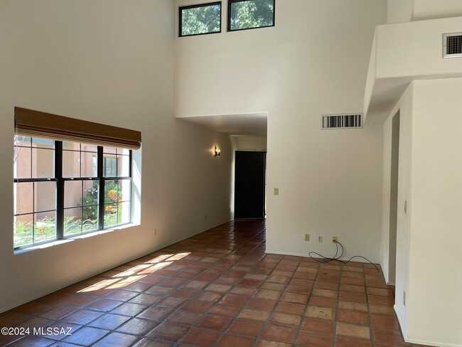 Building Photo - 5380 N Calle Del Rocio