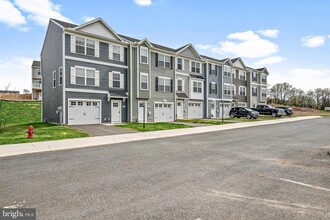 Building Photo - 426 Cadbury Dr