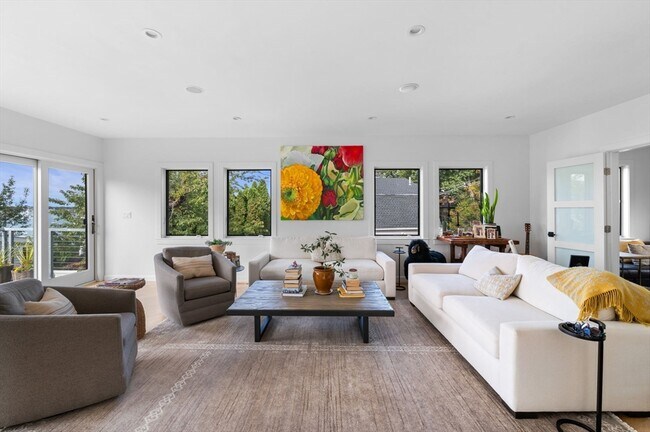 Building Photo - 99 Naugus Ave