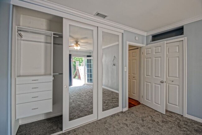 Building Photo - Beautifully Remodeled, Bright & Airy Home w/ Detached Bonus Room w/ Bath & 1-Car Garage, Front Ya...