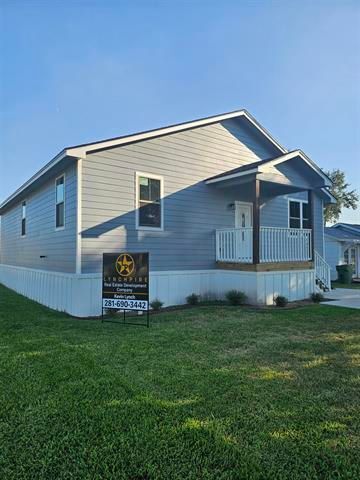 Building Photo - 1400 Golden St