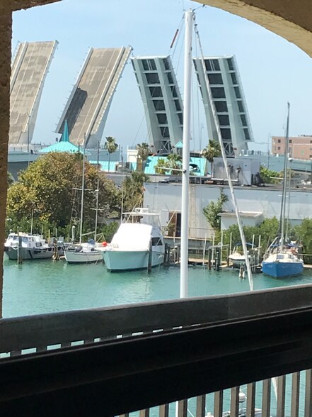 Primary Photo - 12500 Capri Cir N