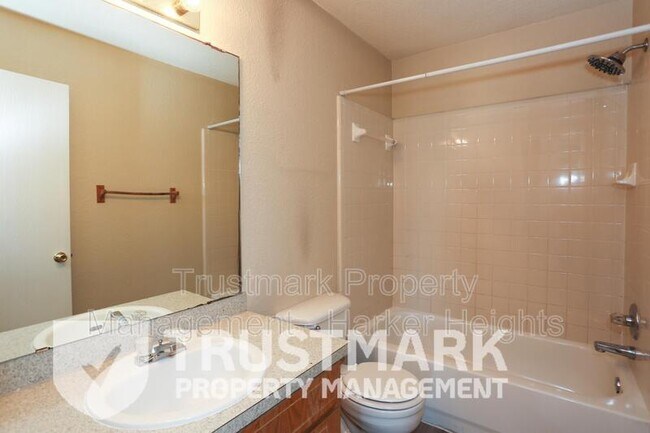 Building Photo - 4403 B Abigail