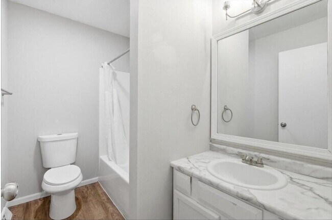 Building Photo - 315 Foxfire Dr