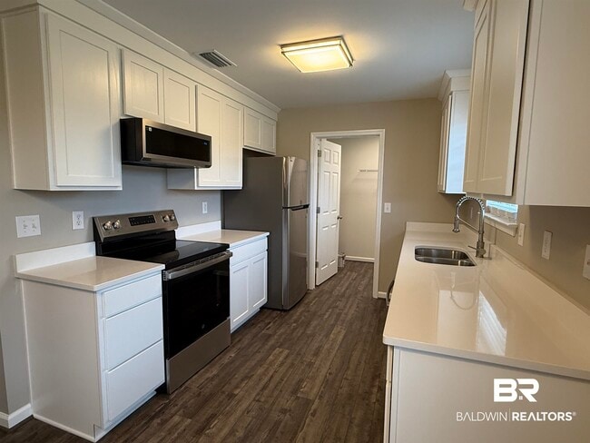 Building Photo - 14287 Lexington Dr