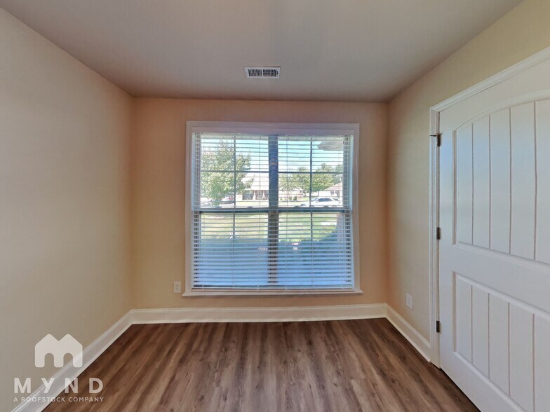 Building Photo - 601 Summer Cove Cir NW