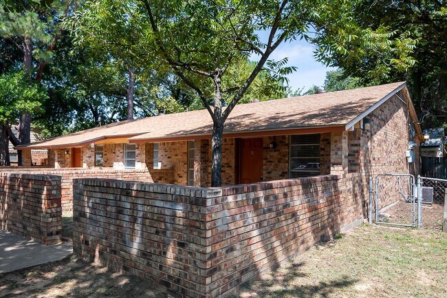 Building Photo - 1803 Harry Ct