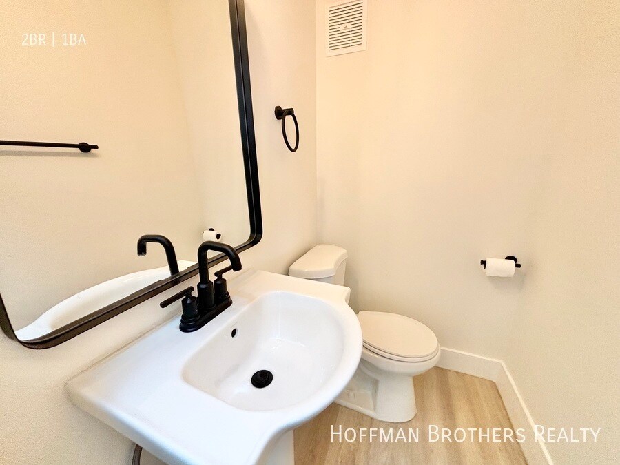 Building Photo - 6958 Woodman Ave