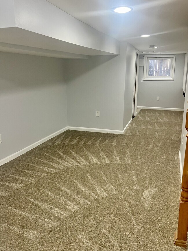 Building Photo - 808 N Streeper St