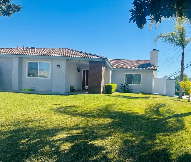 Building Photo - 491 W Carter St