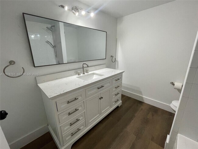 Building Photo - 410 S Park Rd