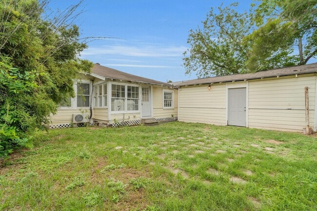 Building Photo - 1109 Gargan St