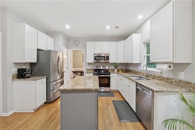 Building Photo - 6520 Fairfield Trce