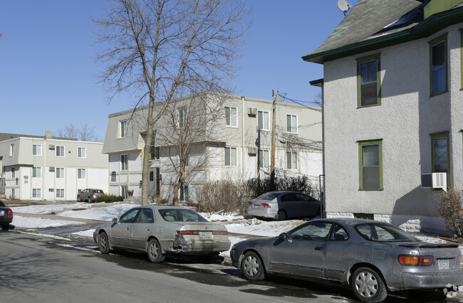 Building Photo - 2741 Pillsbury Ave