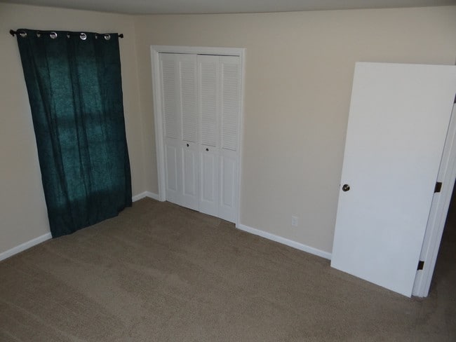 Building Photo - 300 Stonehenge Drive, Unit 103
