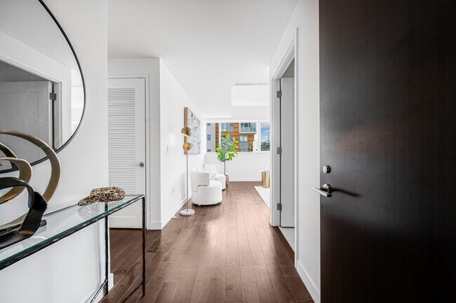 Building Photo - 800 AVENUE AT Port