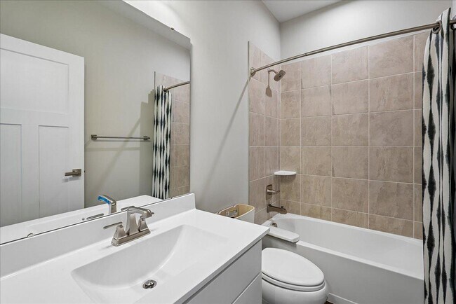 Building Photo - 1303 Potomac View Pkwy