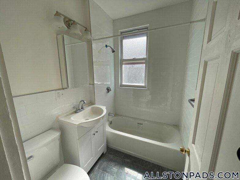 Building Photo - 15 Scottfield Rd