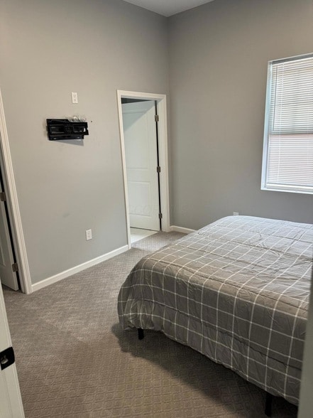 Building Photo - 462 S Hampton Rd