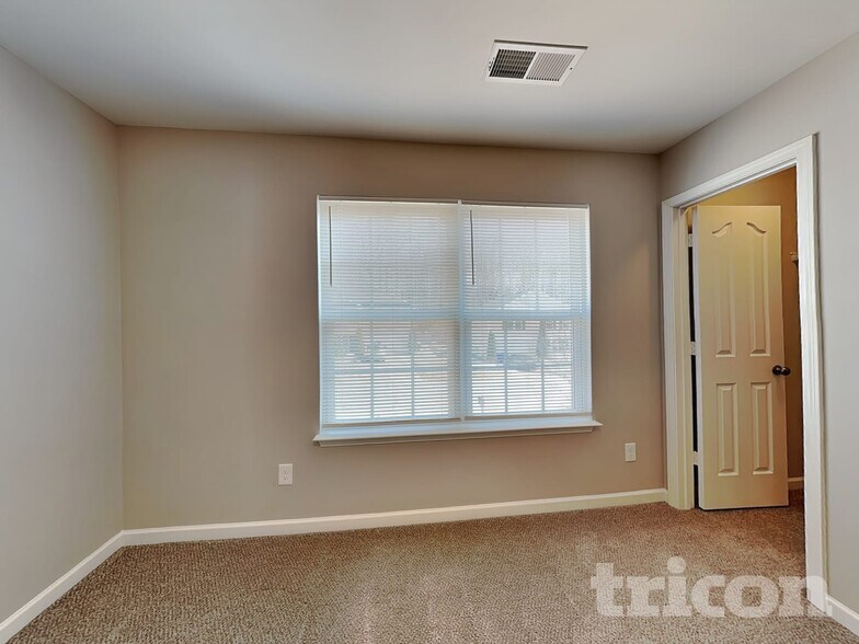 Building Photo - 4976 Mt Hope Dr