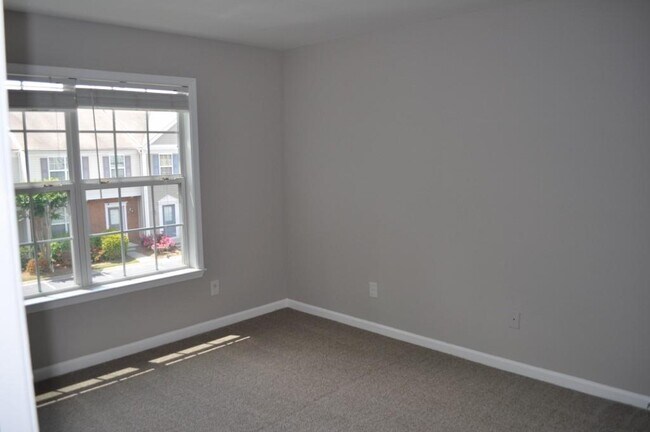 Building Photo - 940 Prestwyck Ct