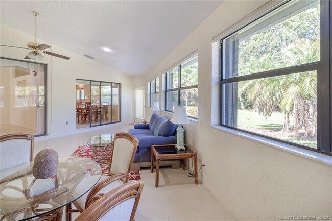 Building Photo - 2343 SW Spoonbill Dr