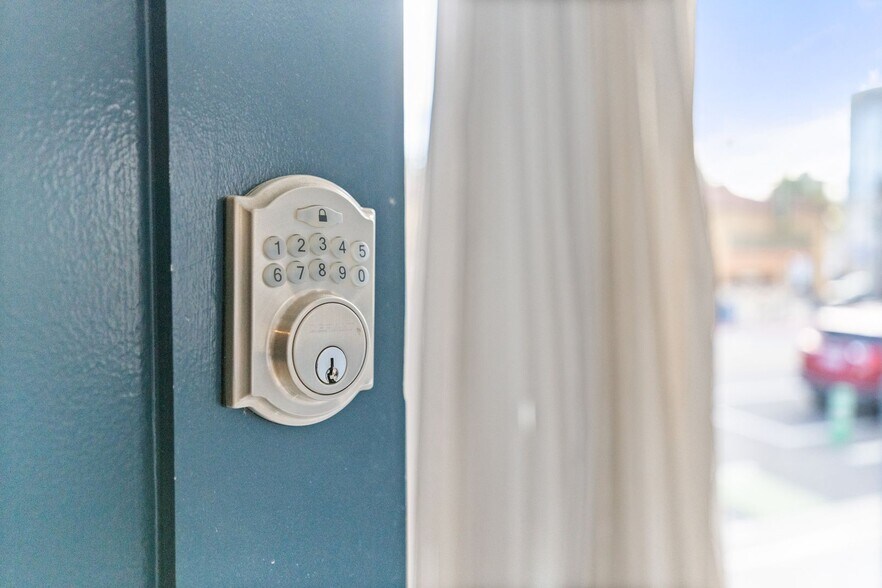 Building Photo - 1115 E Broadway