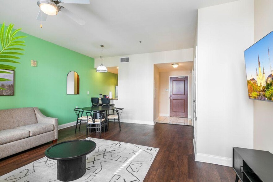 Building Photo - 925 Common St