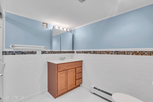 Building Photo - 418 1st Ave