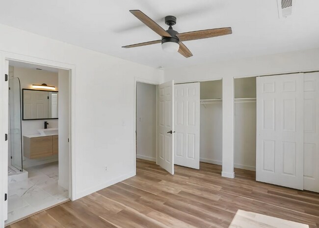 Building Photo - Adorable 2 Bedroom Hurricane Home! Pet Friendly!