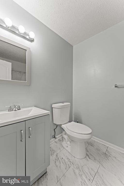 Building Photo - 8951 Town Center Cir