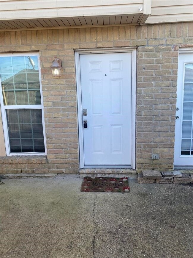Building Photo - 992 Park Meadow Dr