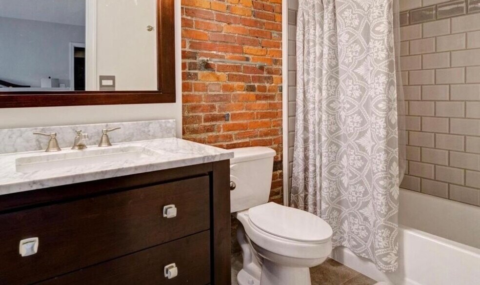 Building Photo - 51 W Blenkner St