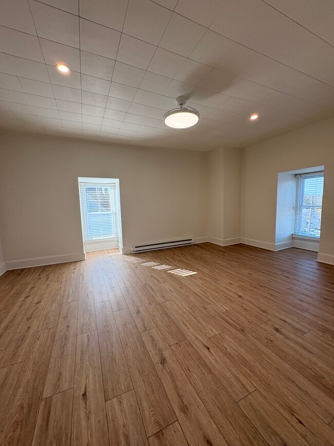 Building Photo - 61 Forest Ave