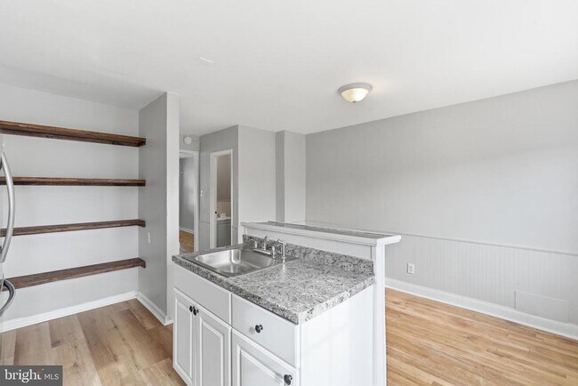 Building Photo - 849 Loalan Ave
