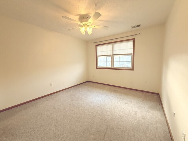 Building Photo - 513 Leah Dr