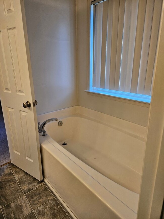 Building Photo - 208 Killdeer Dr