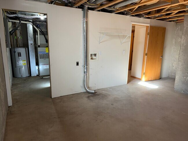 Building Photo - 1817 N Pine Grove St