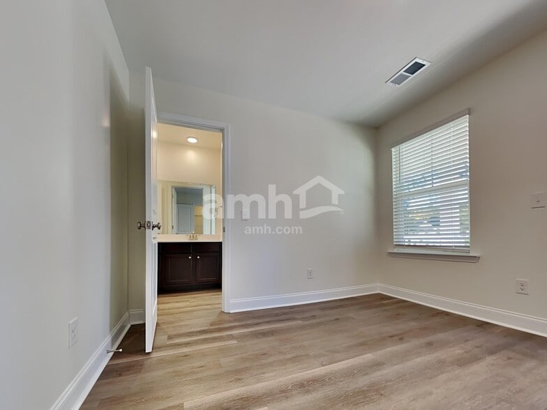 Building Photo - 1950 Weeping Cypress Dr