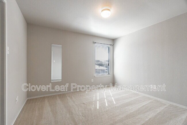 Building Photo - 104 Rattlesnake Way
