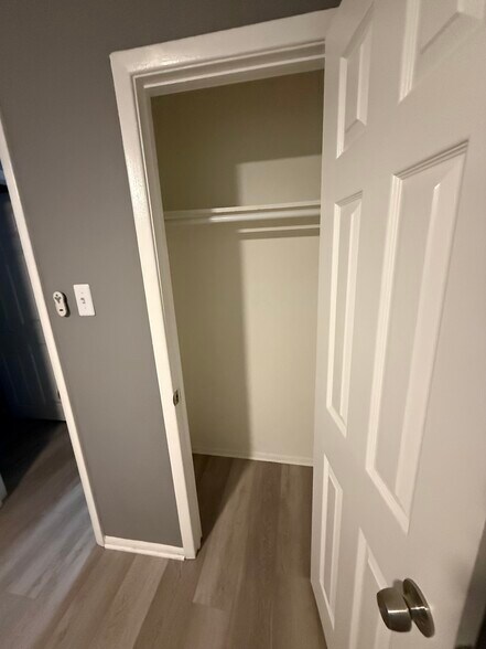 Building Photo - 3721 Ronnald Dr