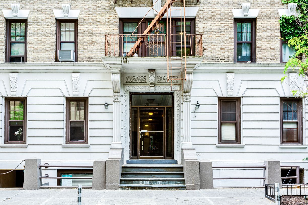Building Photo - 128 W 13th St