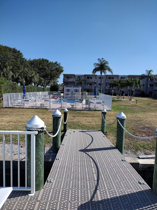 Building Photo - 311 E Ocean Ave