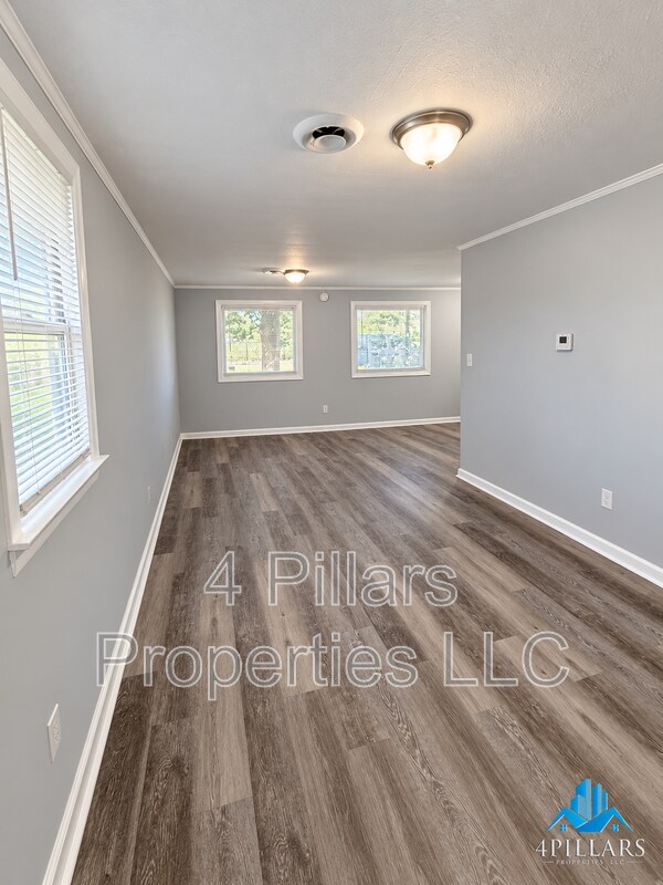 Building Photo - 4030 Alexander Ave