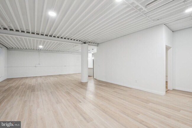 Building Photo - 1116 N Bodine St