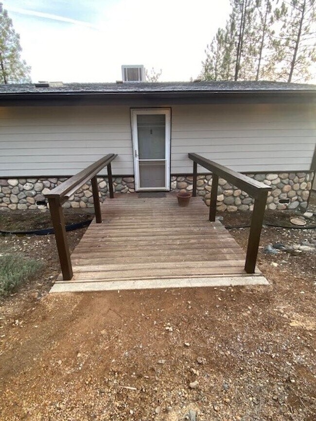 Building Photo - 3 Bedroom 2 Bathroom Manufactured home on ...