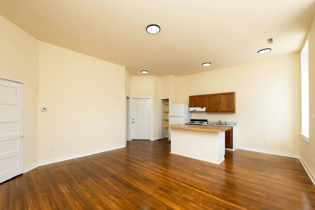 Building Photo - 2102 Maryland Ave