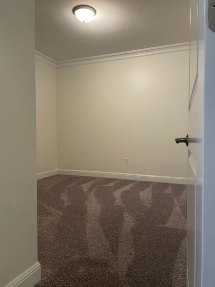 Building Photo - 6414 Wise Ave