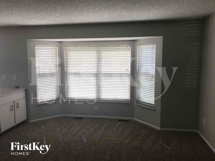 Building Photo - 609 River Moss Dr